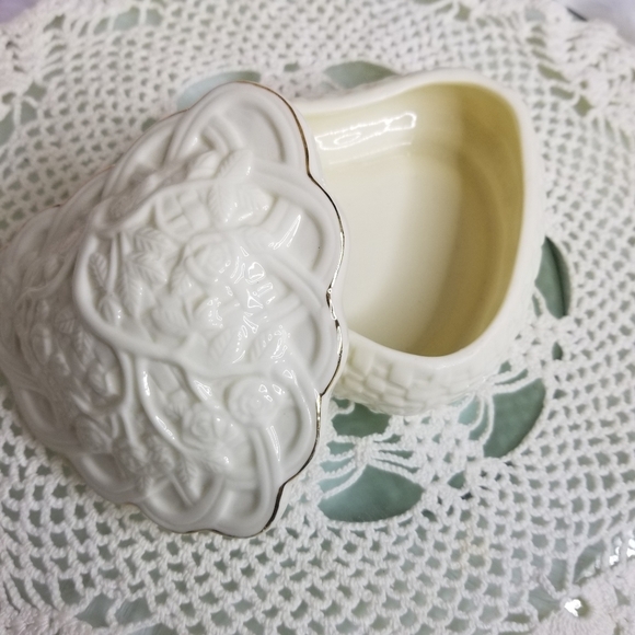 Hampton Genuine Porcelain Collection Heart Shaped Floral Trinket 4.5" W - Picture 6 of 8